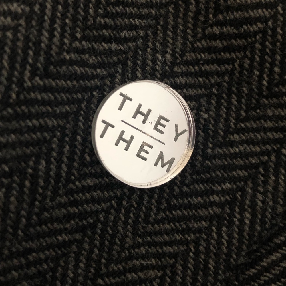 Pronoun Pin